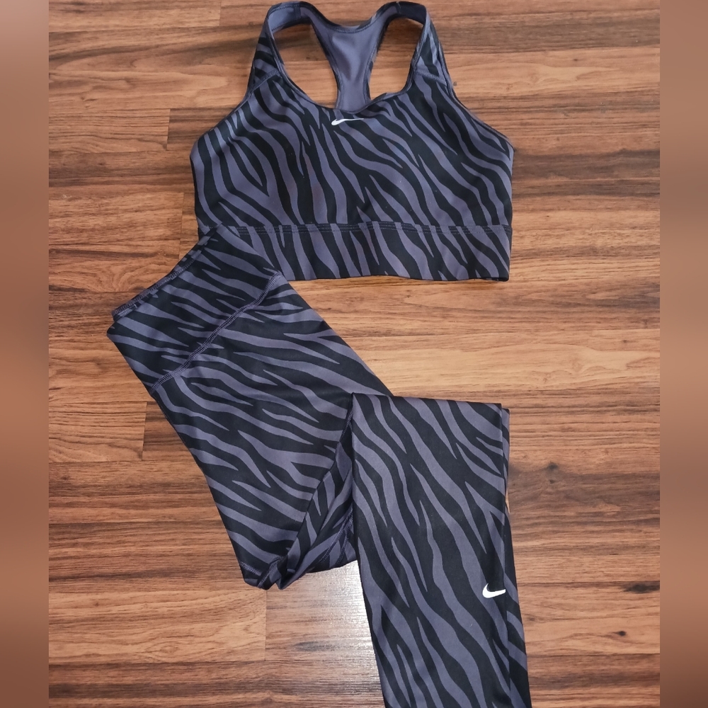NIKE LEGGINGS & SPORTS BRA...